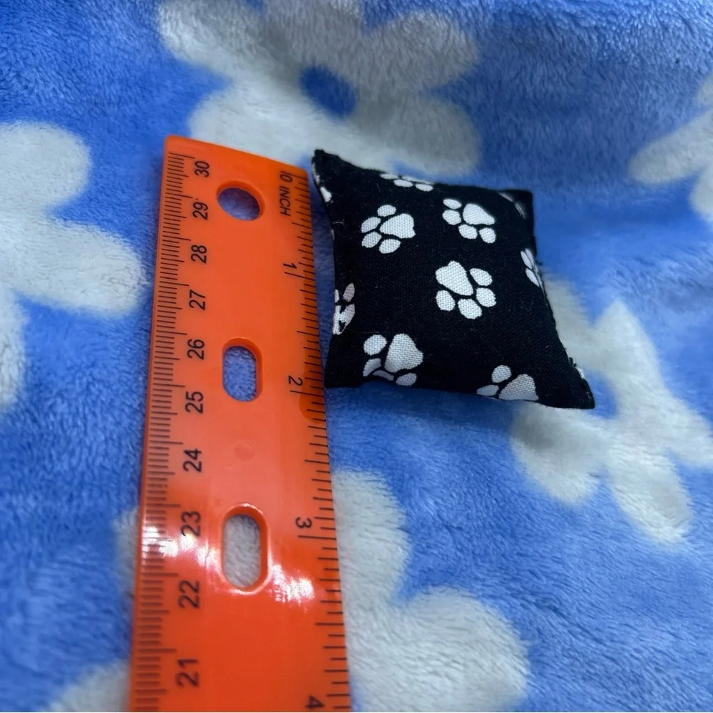 Cozy Blue and Black Paw Print Bedding Set - Picture 3 of 3